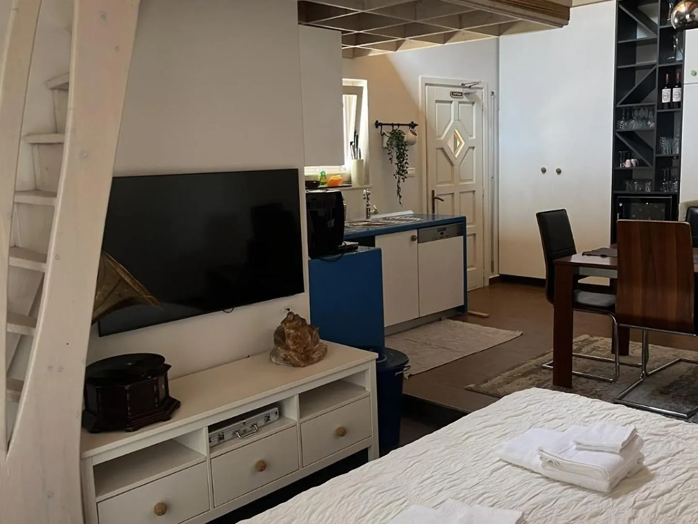 Small House Nea In City Center-With Free Parking 普拉 公寓