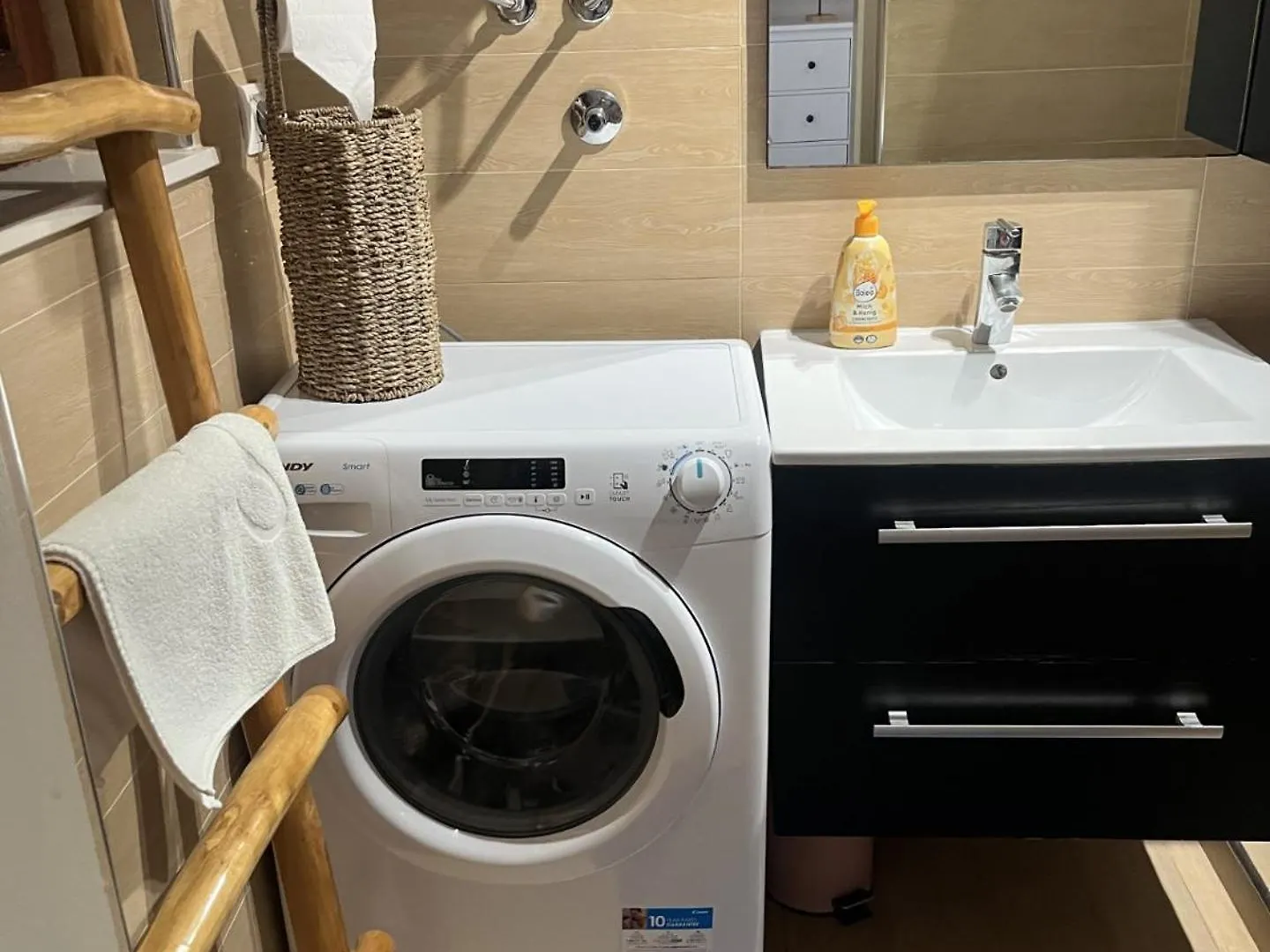 Small House Nea In City Center-With Free Parking 普拉 公寓