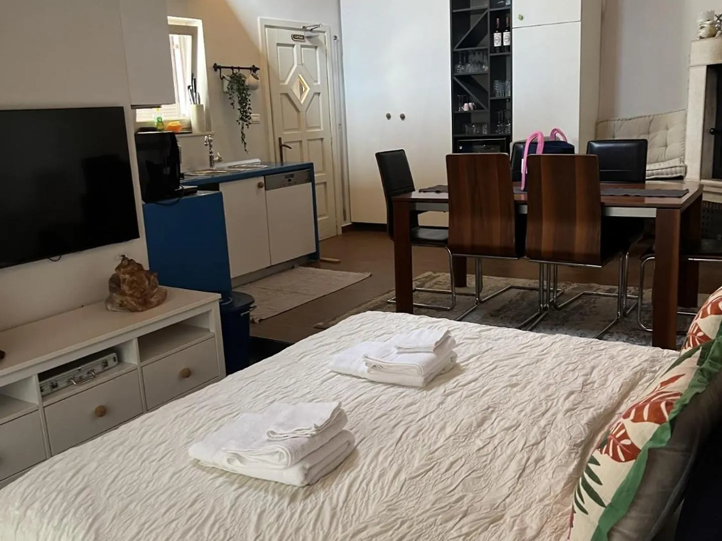 Small House Nea In City Center-With Free Parking 普拉